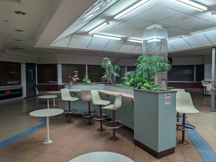 Early video access: More retro shopping centres!