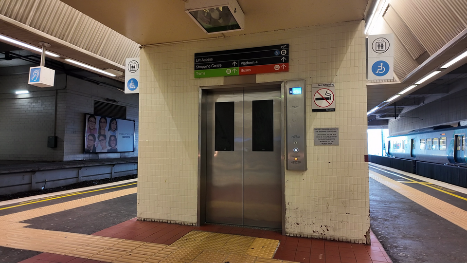 Photo of the lift on the Box Hill Station platform